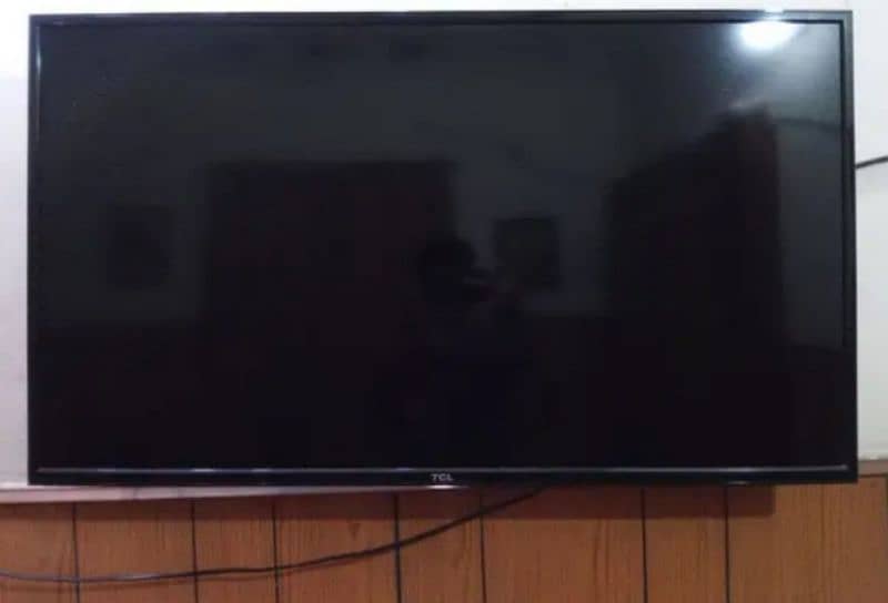 TCL 40 Inch simple but look like  new 0