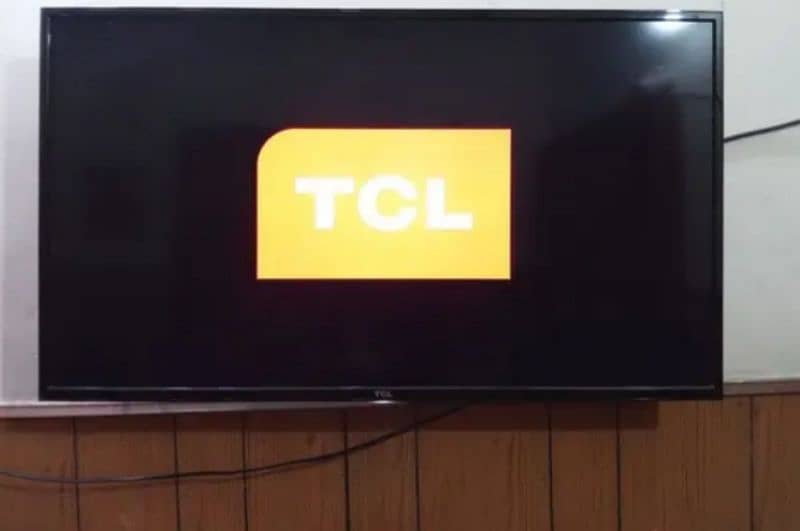 TCL 40 Inch simple but look like  new 1