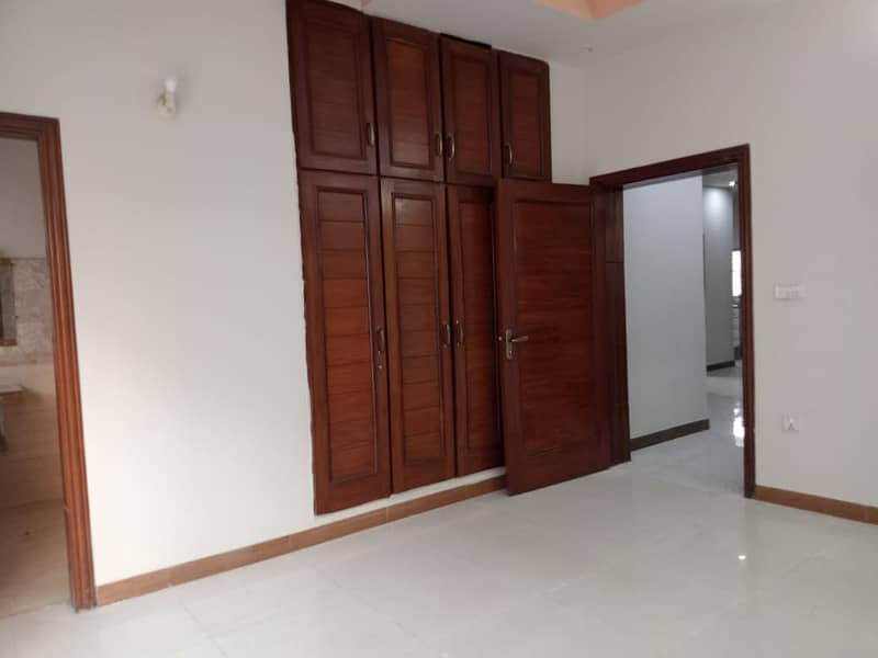 Lower Portion Of 10 Marla For Rent In Gulbahar Block Bahria Town 4