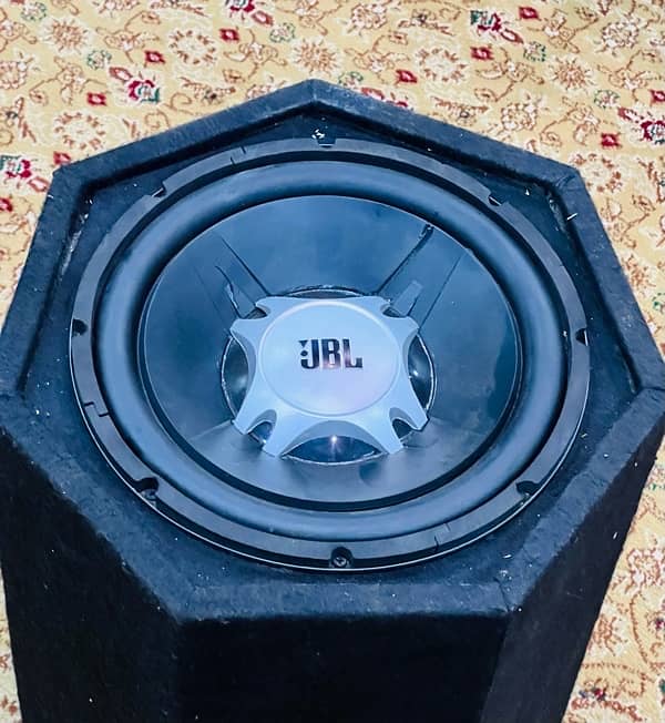 Woofer JBL + 4 Channel Amplifier (New) 7