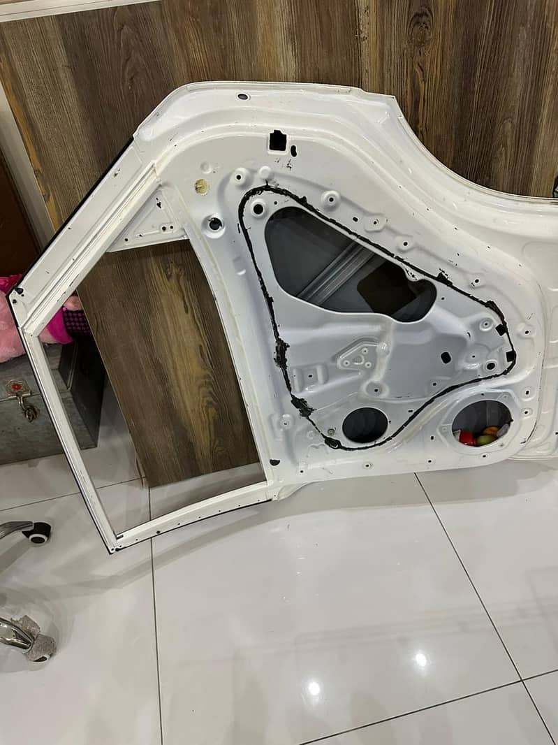 MG HS Left rear door khokha only pearl white 2021 model 0