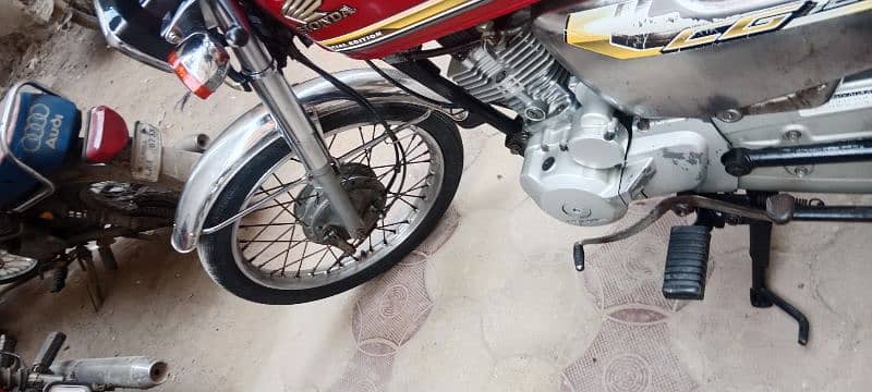 Honda 125 special edition 4