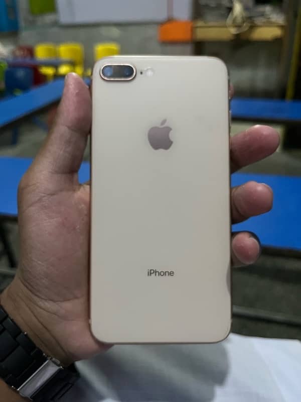 iPhone 8 Plus 1