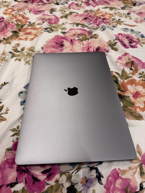 Macbook Pro 2019 16” (32GB RAM) 1