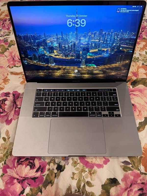 Macbook Pro 2019 16” (32GB RAM) 7