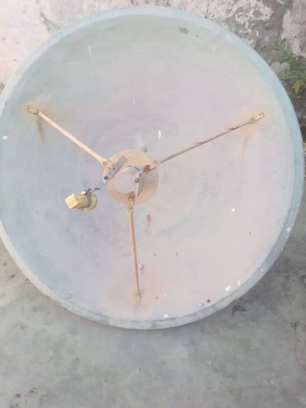 4 feet dish with HD and 2 lnbs for sale 0