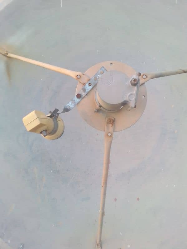 4 feet dish with HD and 2 lnbs for sale 2