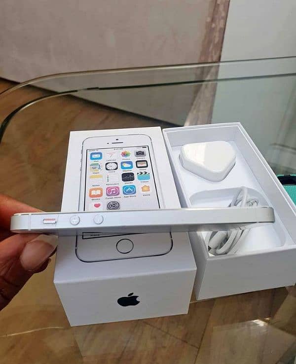 iPhone 5S/32/gb PTA approved 0340=3549=361 my WhatsApp number 4