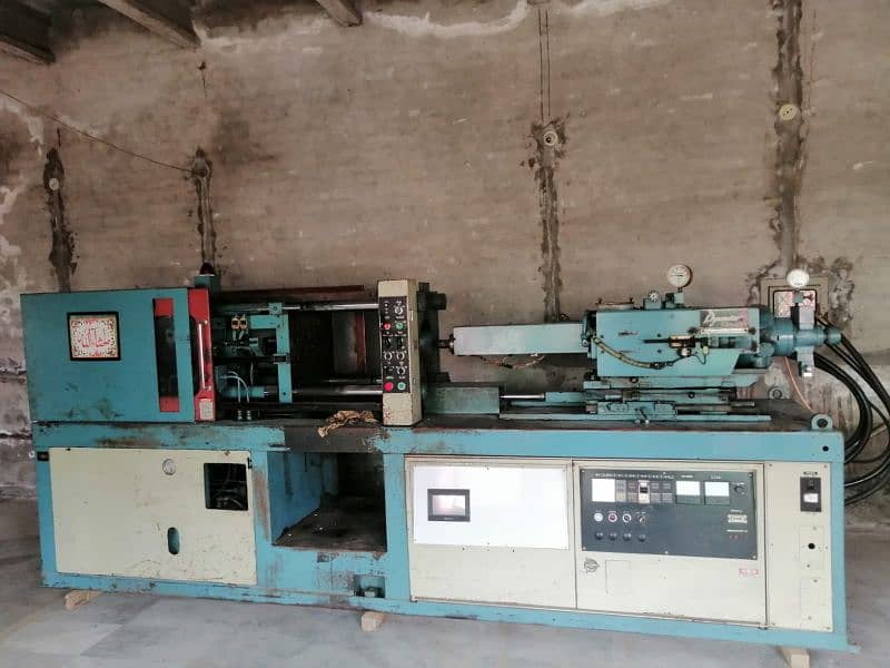 injection molding machine 0