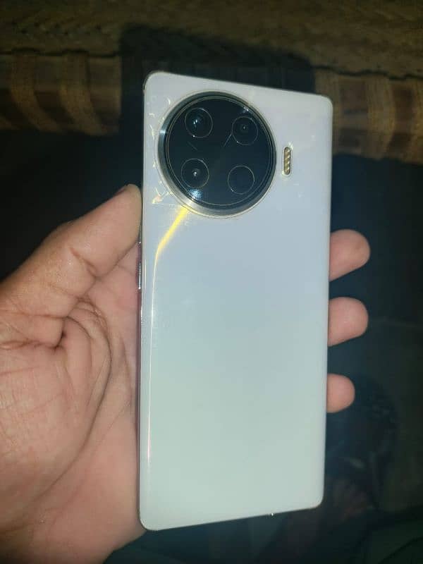 Tecno Spark 20 pro plus 3