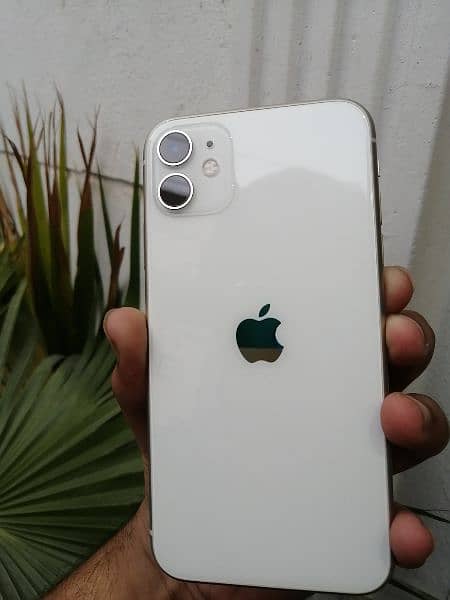 IPhone 11 64gb jv excellent condition 0