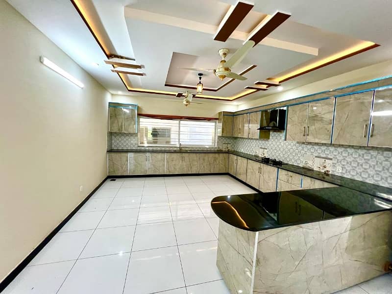 1 KANAL LUXURY CORNER HOUSE FOR SALE MULTI F-17 ISLAMABAD 9