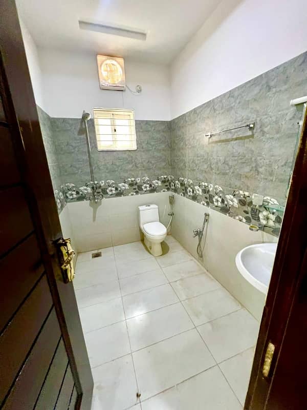 1 KANAL LUXURY CORNER HOUSE FOR SALE MULTI F-17 ISLAMABAD 26