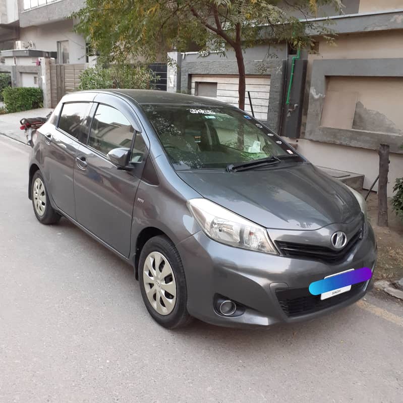 Very neat and clean Toyota Vitz 2015 2011/2015 . . 03130305263 0