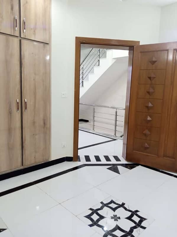 5 MARLA BRAND NEW HOUSE FOR SALE G-13/1 ISLAMABAD ALL FACILITY AVB 2