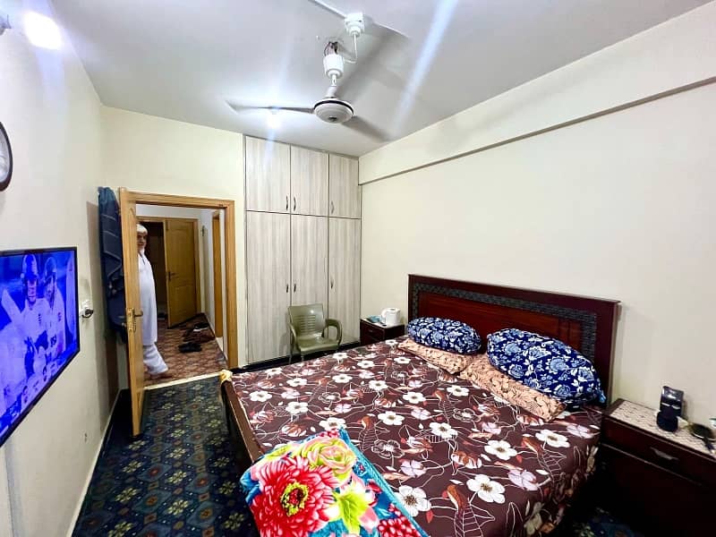 2 BEDROOM FURNISHED FLAT FOR SALE F-17 ISLAMABAD ALL FACILITY AVAIL 4