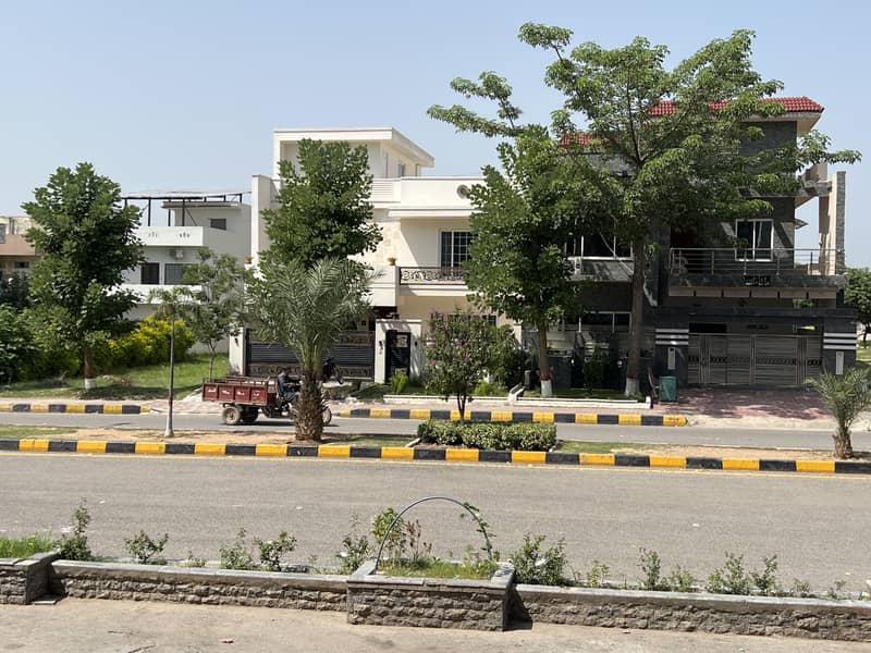 1220 SQ FT 3 BEDROOM FLAT FOR SALE MULTI F-17 ISLAMABAD SUI GAS AVAILB 16