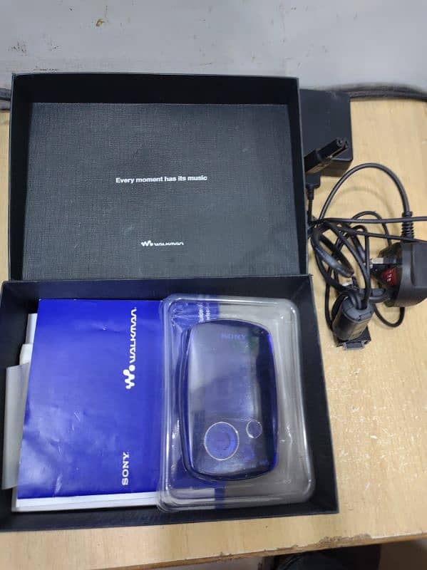 SONY WALKMAN NW-A3000 VITAGE MP3 PLAYER 20GBWITH BOX NEW CONDITION 1