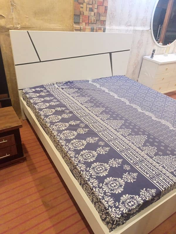 King size bed with 2 side tables best quality in your choice colours 3