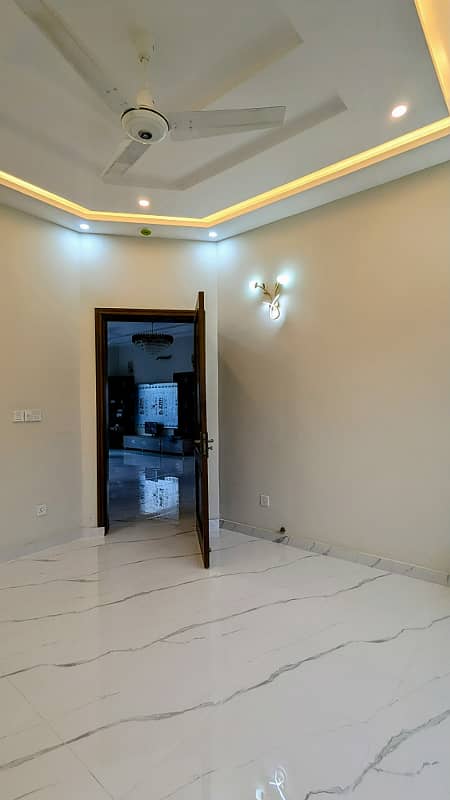 10 Marla House For Sale In Sector B Bahria Town, Lahore 7