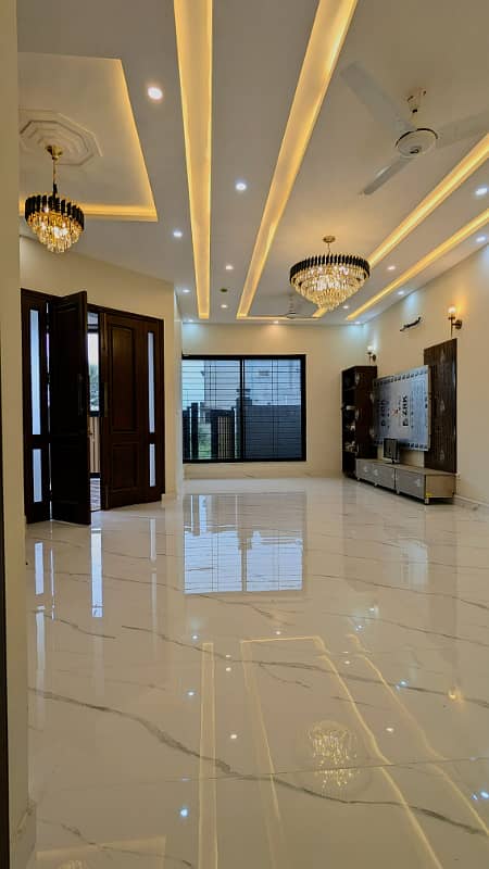 10 Marla House For Sale In Sector B Bahria Town, Lahore 8