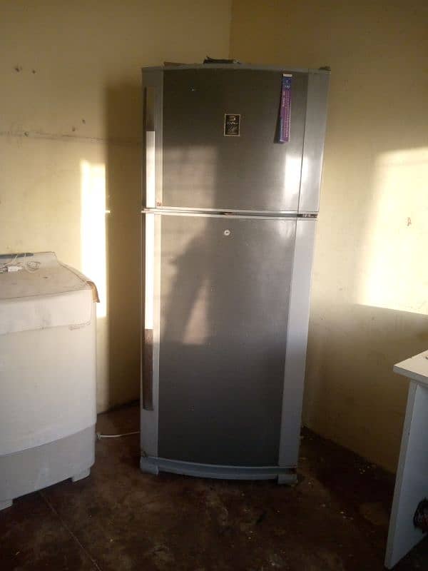 Dawlance fridge full jombo size or full original condition. . . 3