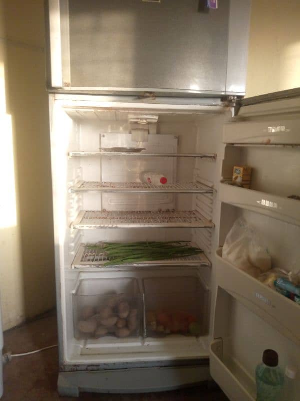 Dawlance fridge full jombo size or full original condition. . . 4