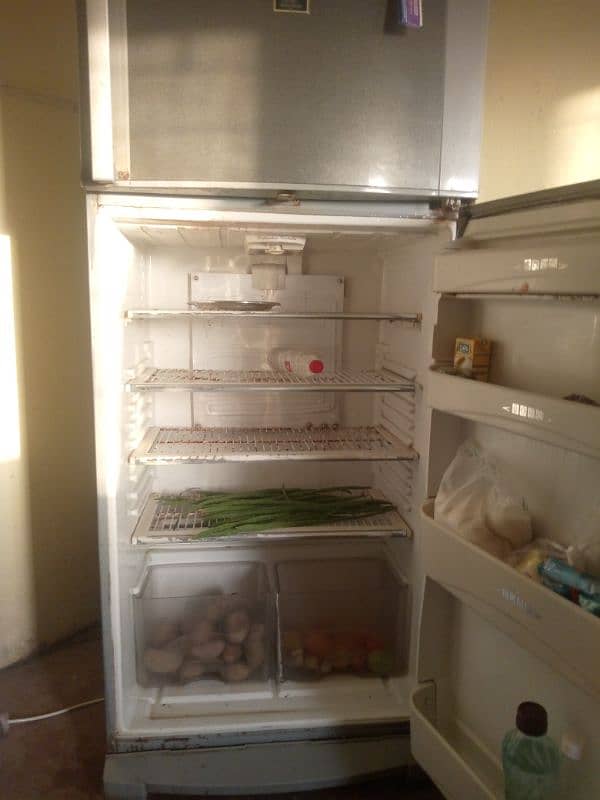 Dawlance fridge full jombo size or full original condition. . . 7