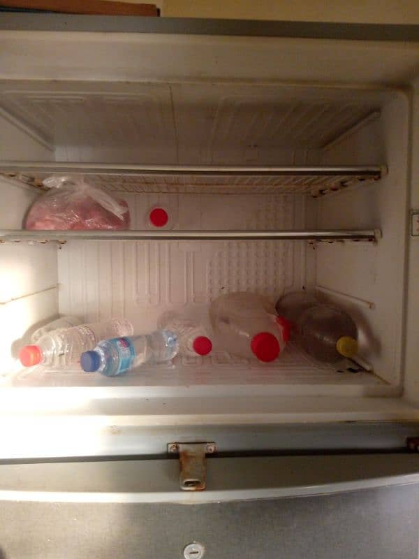 Dawlance fridge full jombo size or full original condition. . . 10