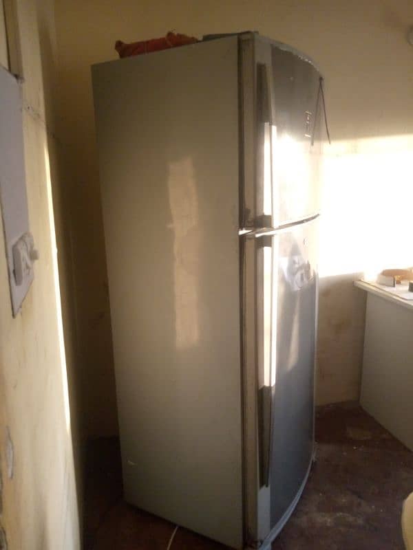 Dawlance fridge full jombo size or full original condition. . . 12