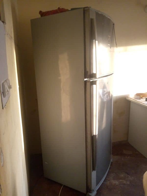 Dawlance fridge full jombo size or full original condition. . . 13