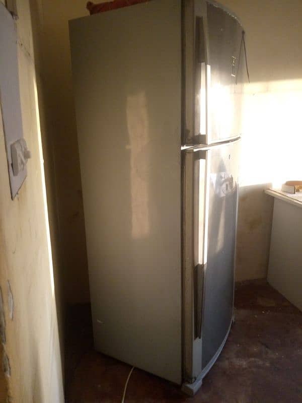 Dawlance fridge full jombo size or full original condition. . . 14