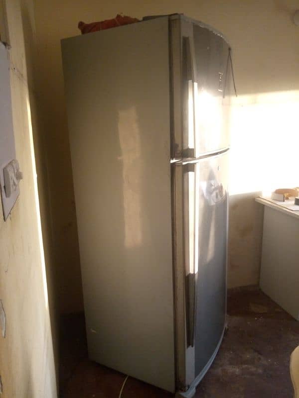 Dawlance fridge full jombo size or full original condition. . . 15