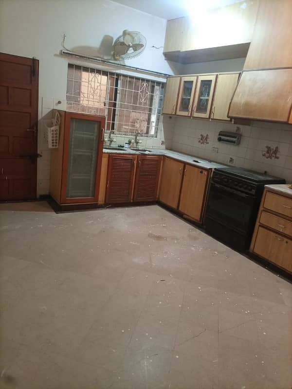 CAPITAL GROUP OFFER 10 MARLA LOW BUDGET HOUSE FOR SALE WITH SUPECIOUS BEDROOM SIZES IN DHA PHASE 3. 10