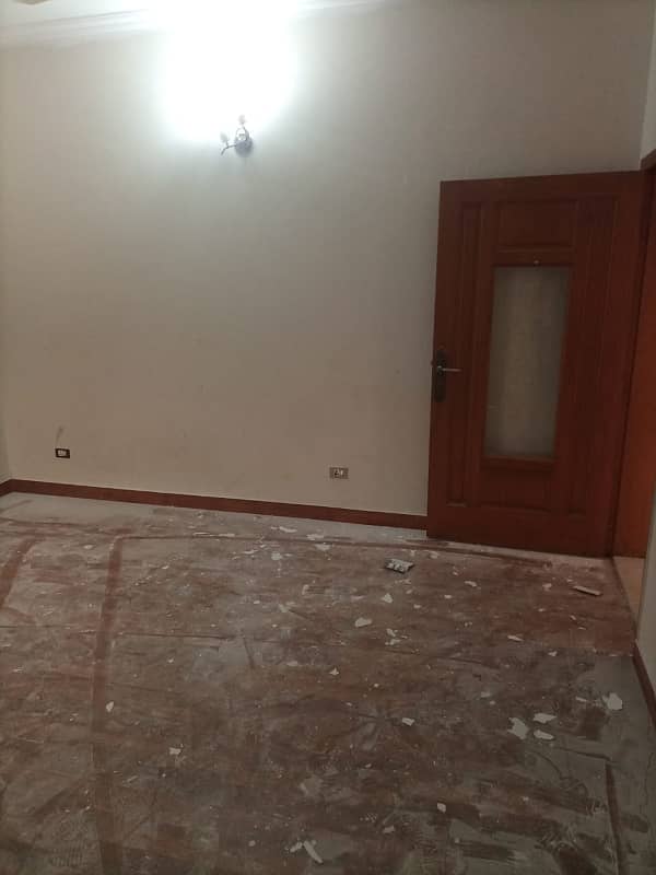 CAPITAL GROUP OFFER 10 MARLA LOW BUDGET HOUSE FOR SALE WITH SUPECIOUS BEDROOM SIZES IN DHA PHASE 3. 12