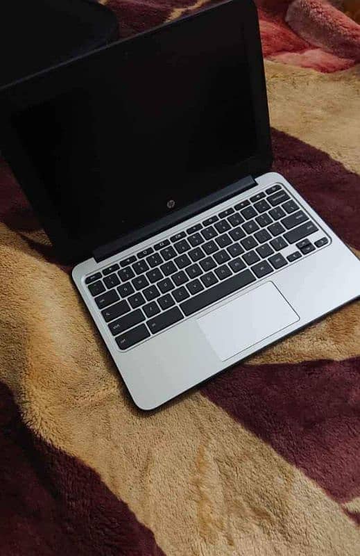 HP Chromebook laptop with windows 10 0