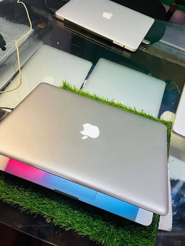 MAC BOOK 4