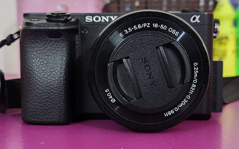 Sony A6400 with kit lens, memory card and mic 10