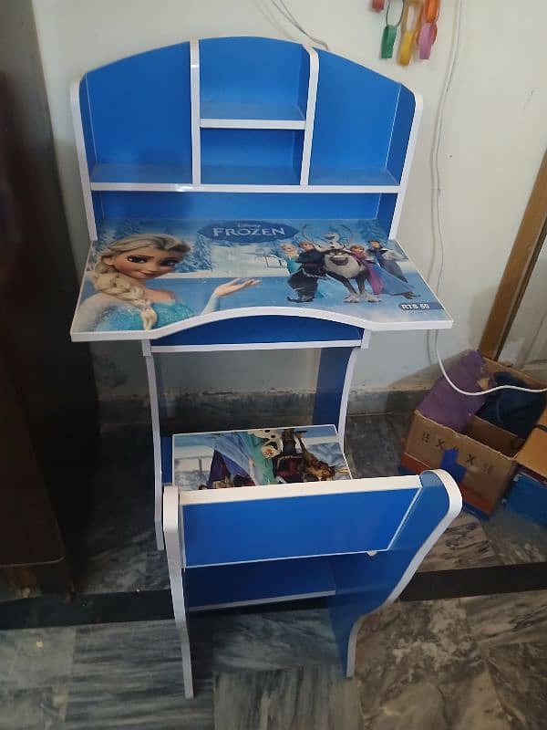 STUDY TABLE FOR KIDS 0