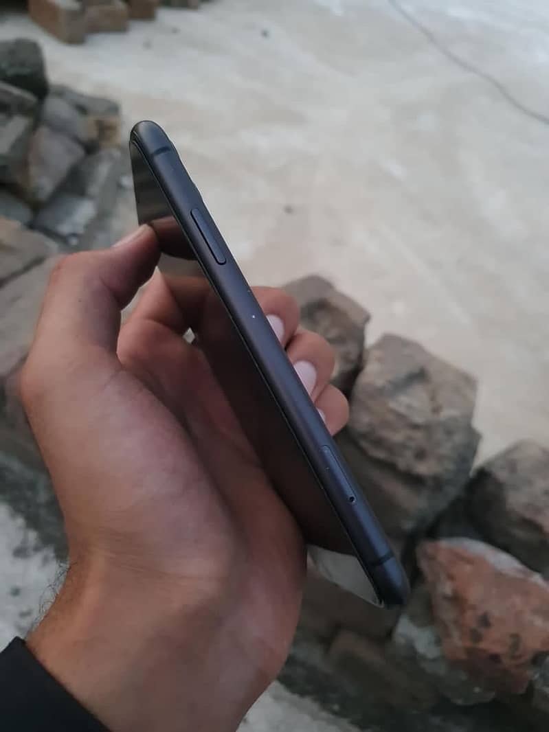 NON PTA iPhone 11 64GB With Box 4