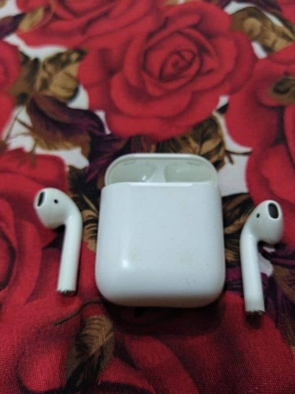 Apple AirPod's Series 2 (Original) 1