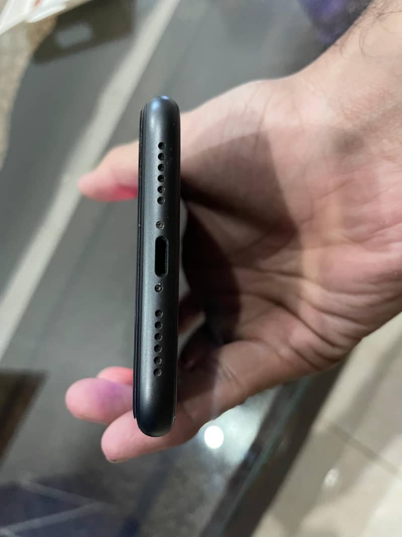 Iphone 11 64 gb (JV) Black colour 4