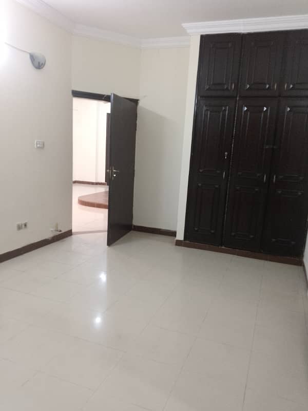 Apartment For Rent 3bedroom with attached bathroom TV lounge kitchen 4