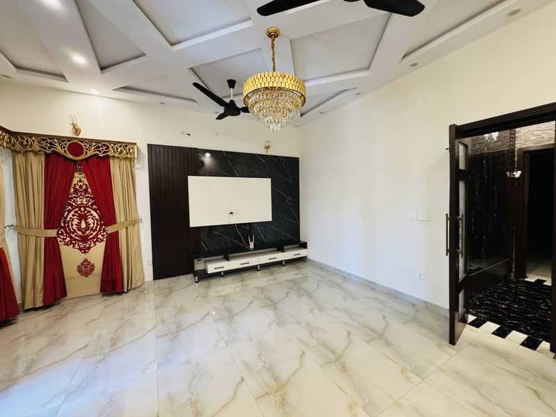 10 Marla new House Available For Sale In Bahria Town Lahore 3