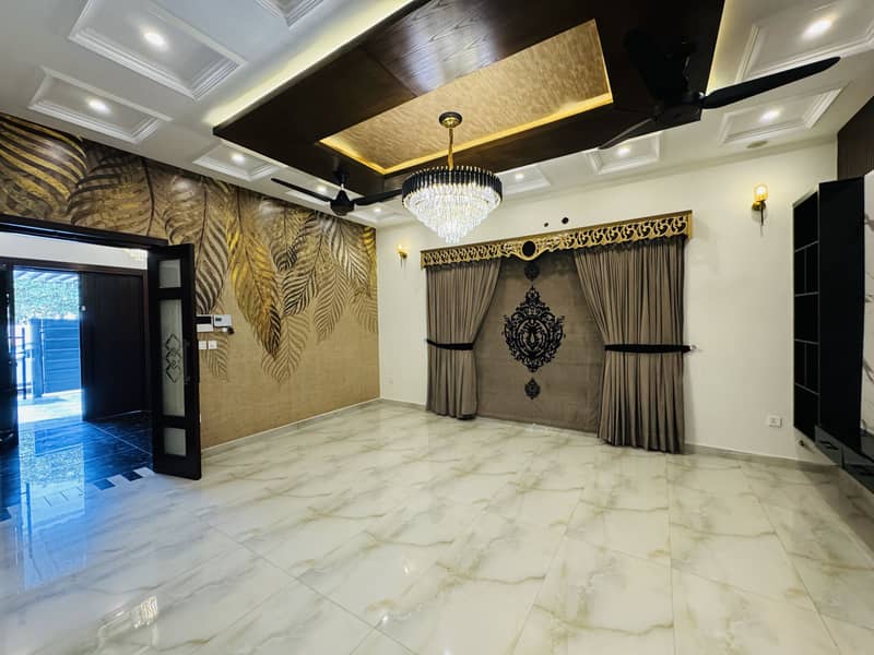 10 Marla new House Available For Sale In Bahria Town Lahore 8