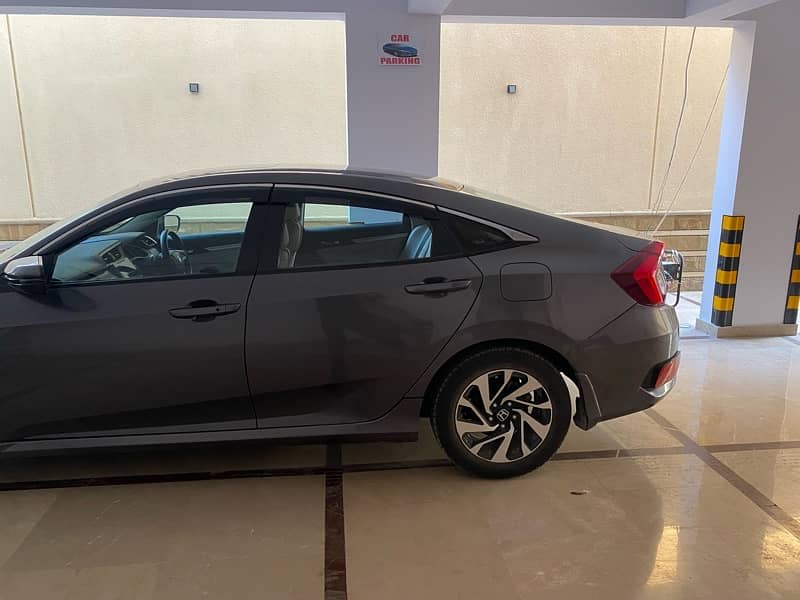 honda civic 1.8 i-vtec cvt gari kea fron scteen mea hulka sa crack hai 6