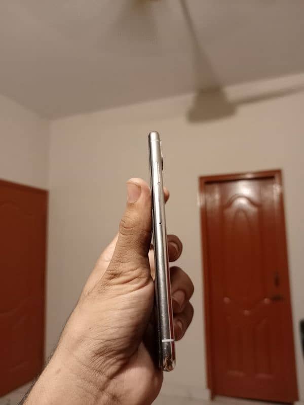 iPhone Xsmas 64 GB sim working 2