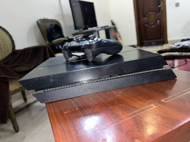 Well-Maintained PS4 for Sale - Great Condition, Ready to Play! 1