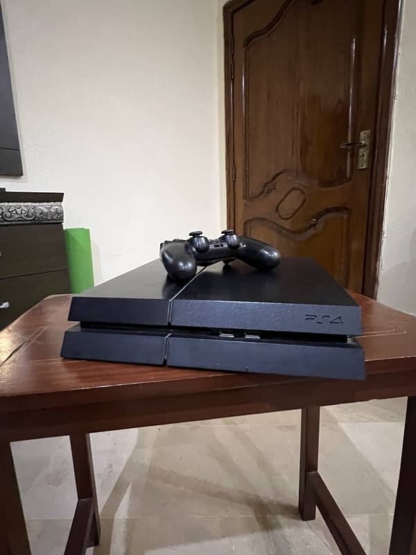 Well-Maintained PS4 for Sale - Great Condition, Ready to Play! 2