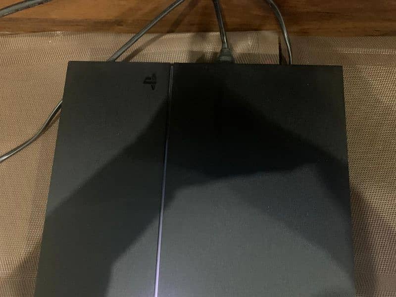 ps4 fat with 3 controllers and 5 games 2